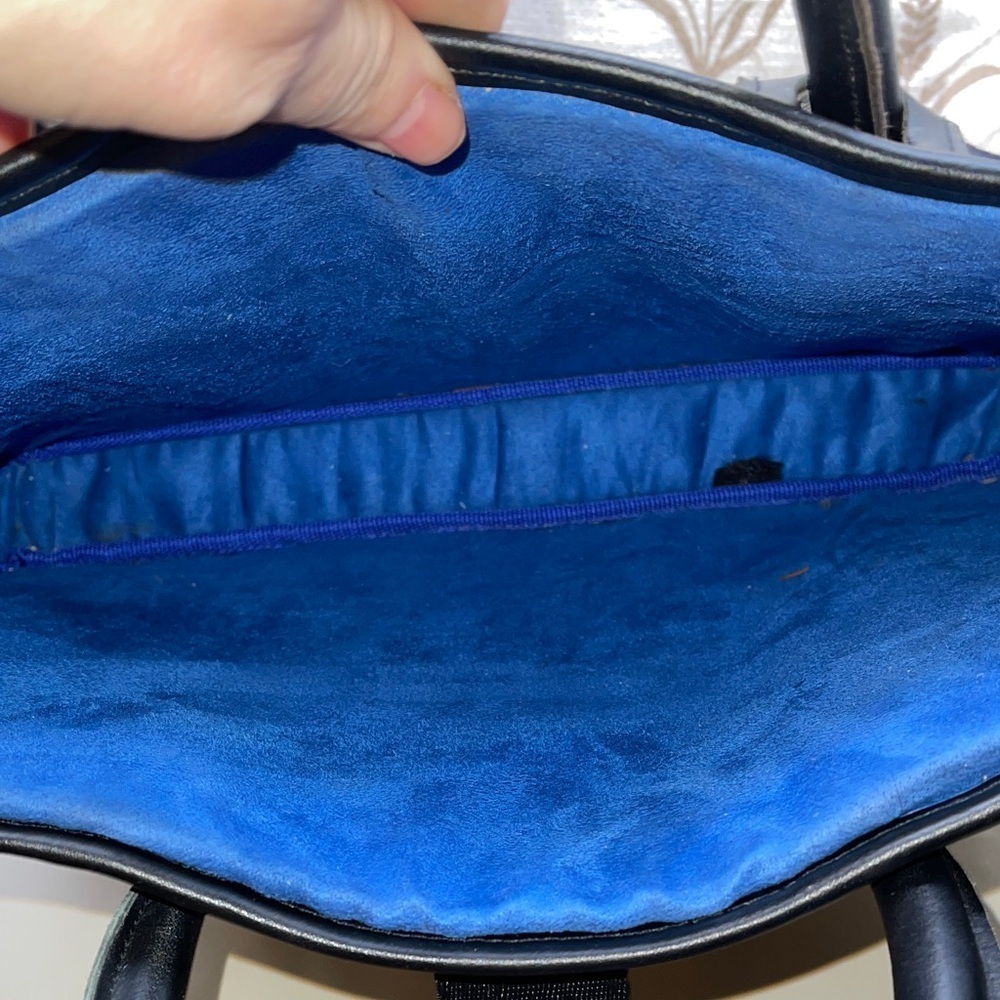 Ellie Black Quilted Handbag with blue interior - Picture 4 of 4
